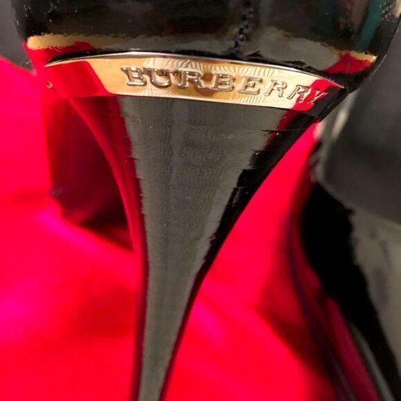 Authentic Burberry Metal logo tag, patent leather stilettos - Picture 3 of 11